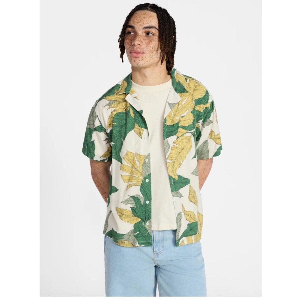 NWT No Boundaries Hawaiian Leaf Summer Short Sleeve Button Up Men's Small